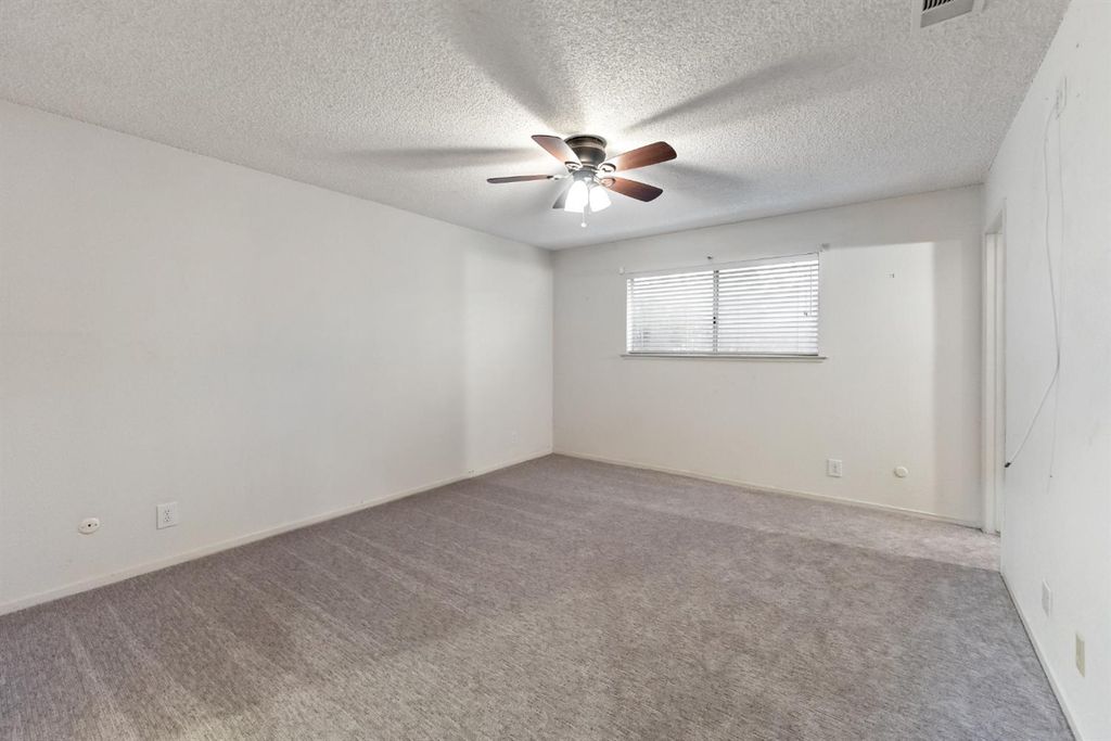Image 16 of property listing at 12165 Caron Way, Madera, CA 93636