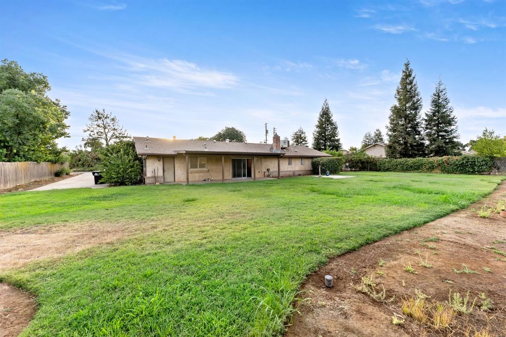 Image 20 of property listing at 12165 Caron Way, Madera, CA 93636