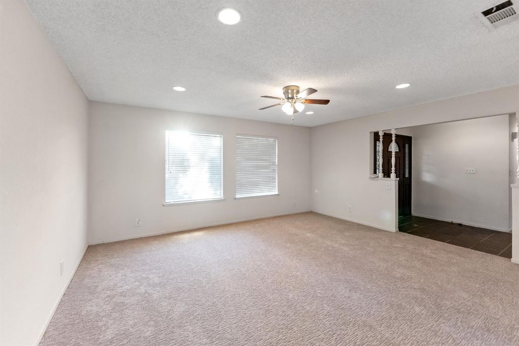 Image 4 of property listing at 12165 Caron Way, Madera, CA 93636