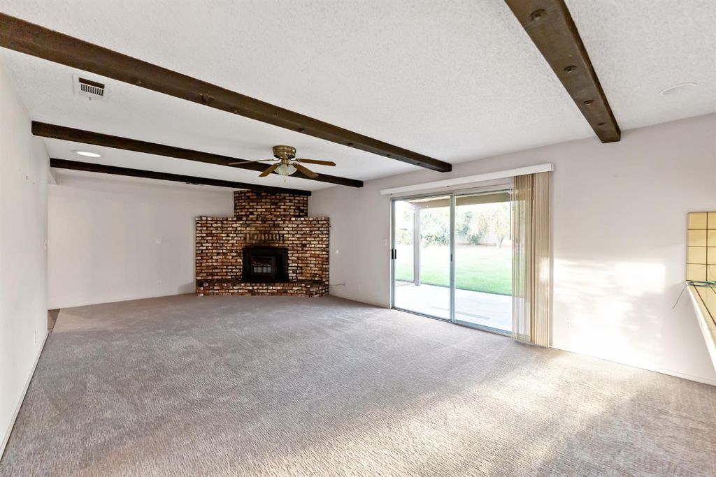 Image 6 of property listing at 12165 Caron Way, Madera, CA 93636