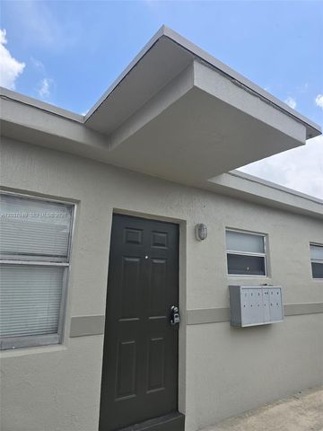 320 SW 11th Ave 2, Homestead, FL 33030