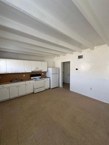320 SW 11th Ave 2, Homestead, FL 33030