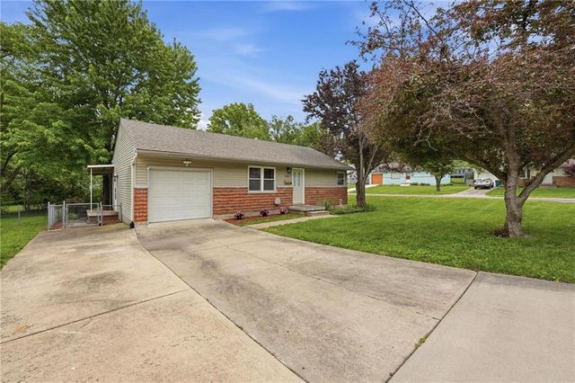 8145 Walmer Street, Overland Park, KS 66204