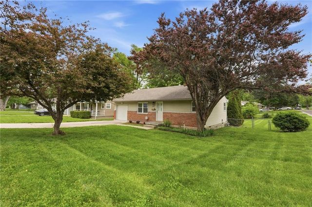 8145 Walmer Street, Overland Park, KS 66204
