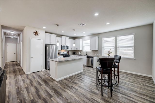 128 Shearwater LN, Leander, TX 78641