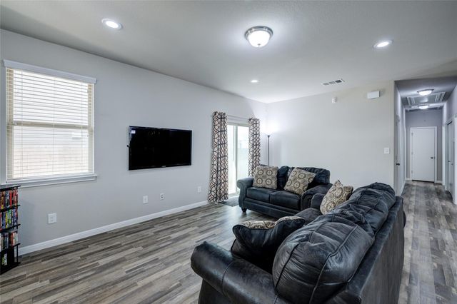 128 Shearwater LN, Leander, TX 78641