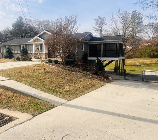 300 DeKalb St, Mcminnville, TN 37110