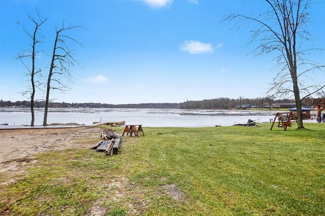 1147 S Bingham Avenue, White Cloud, MI 49349