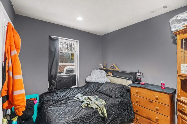 1147 S Bingham Avenue, White Cloud, MI 49349