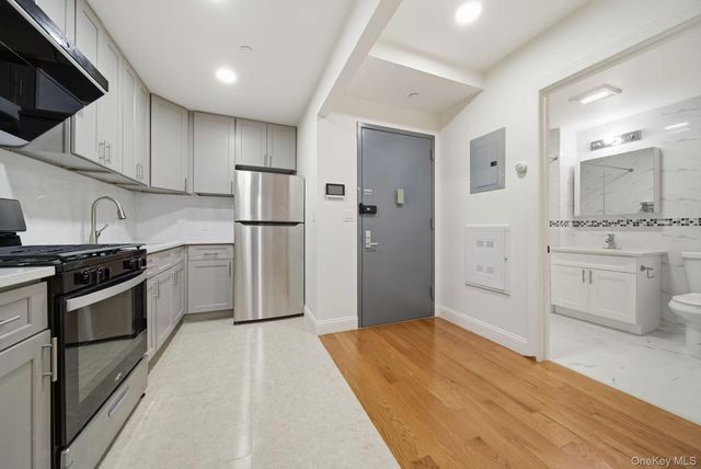 141-15 Cherry Avenue 3C, Flushing, NY 11355