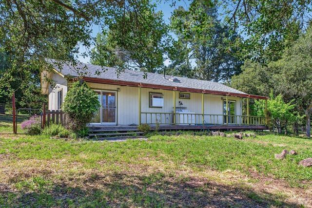 3477 Thorn Rd, Sebastopol, CA 95472
