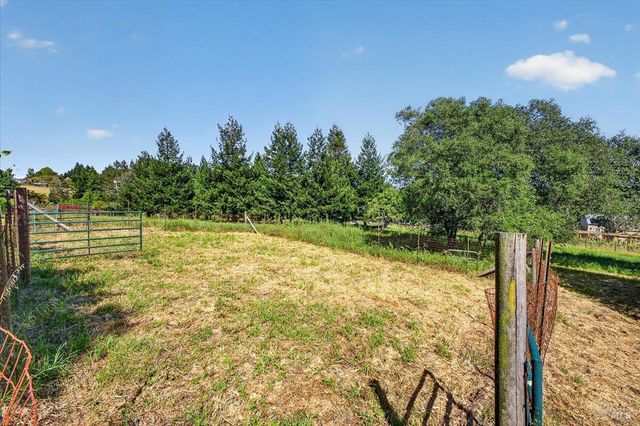 3477 Thorn Rd, Sebastopol, CA 95472