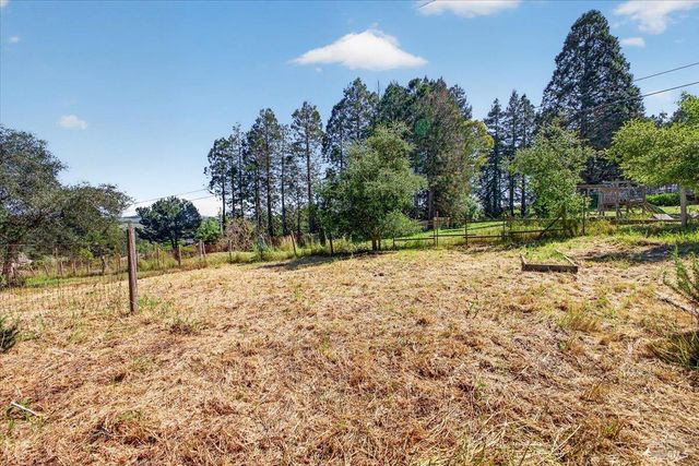 3477 Thorn Rd, Sebastopol, CA 95472