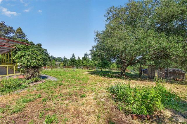 3477 Thorn Rd, Sebastopol, CA 95472