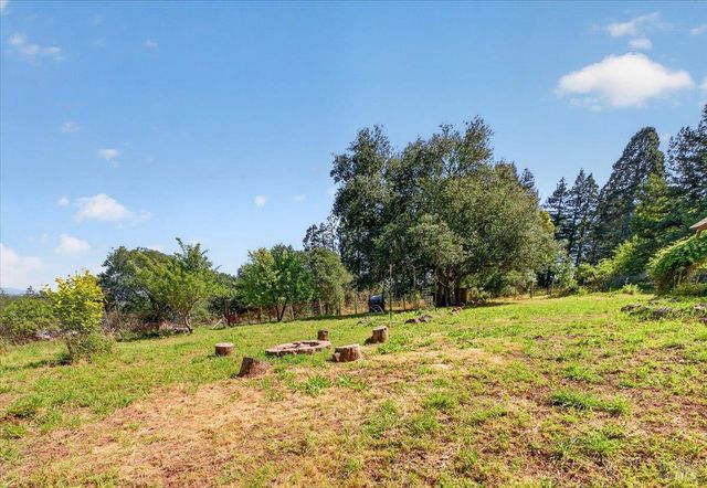 3477 Thorn Rd, Sebastopol, CA 95472