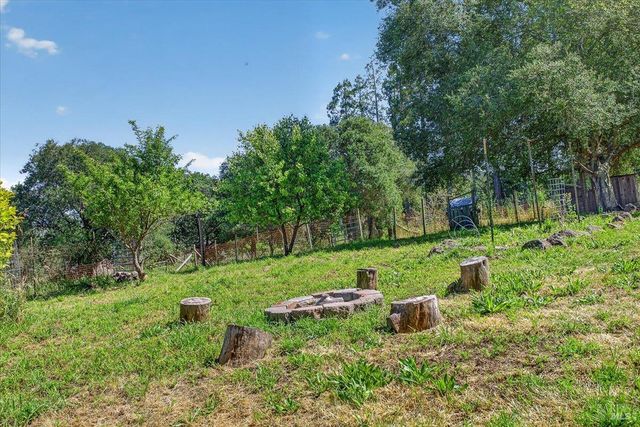 3477 Thorn Rd, Sebastopol, CA 95472