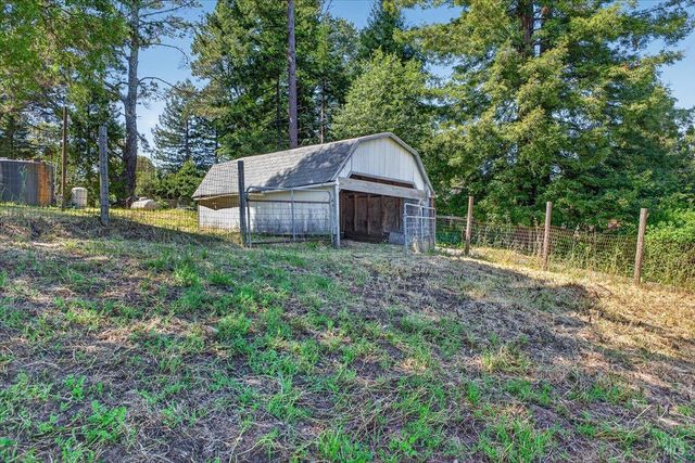 3477 Thorn Rd, Sebastopol, CA 95472