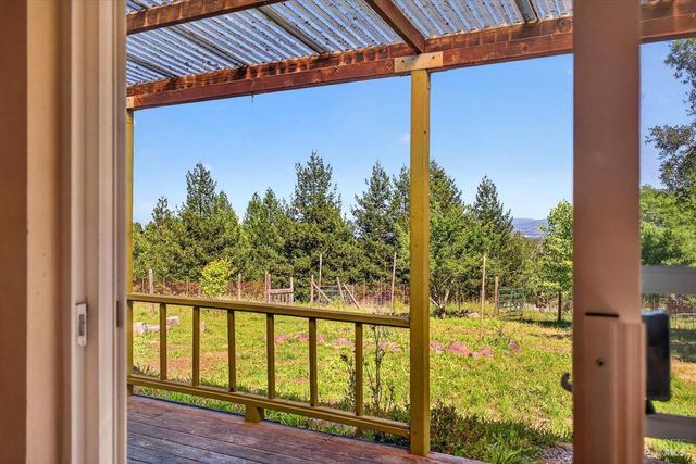3477 Thorn Rd, Sebastopol, CA 95472