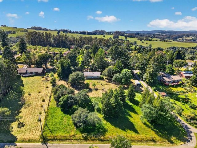 3477 Thorn Rd, Sebastopol, CA 95472