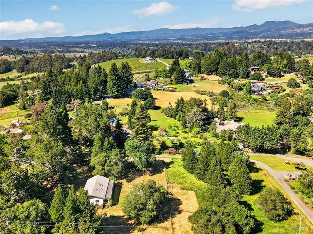 3477 Thorn Rd, Sebastopol, CA 95472