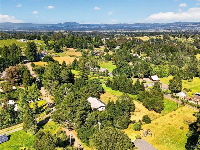 3477 Thorn Rd, Sebastopol, CA 95472