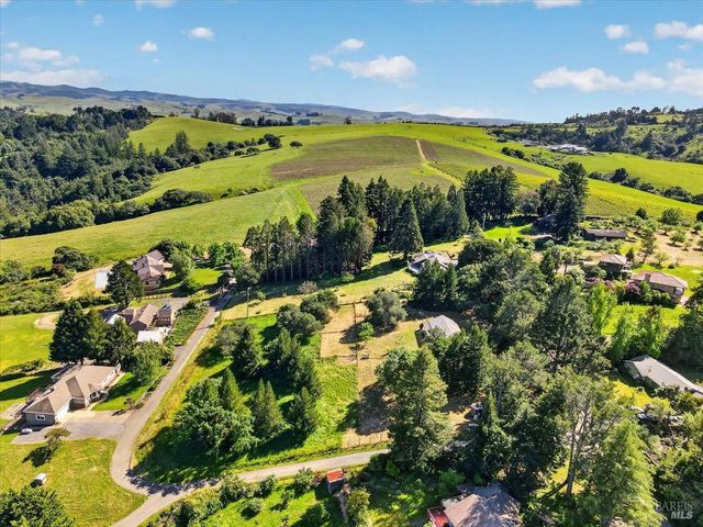 3477 Thorn Rd, Sebastopol, CA 95472