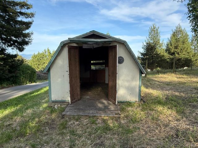 3477 Thorn Rd, Sebastopol, CA 95472