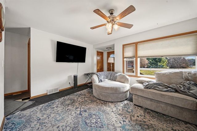 1812 Peterson Avenue, Eau Claire, WI 54703