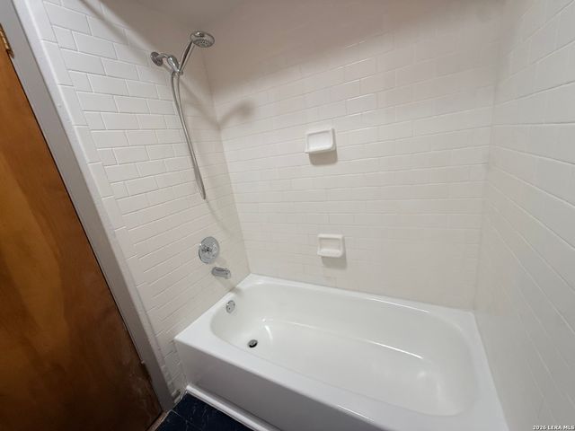 415 Albany St Apt F, Alamo Heights, TX 78209