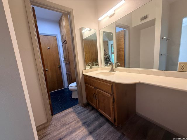 415 Albany St Apt F, Alamo Heights, TX 78209