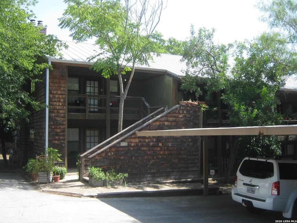 415 Albany St Apt F, Alamo Heights, TX 78209