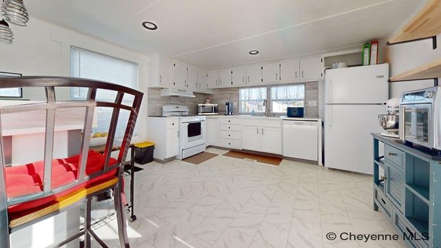 300 SOUTH FORK RD, Cheyenne, WY 82007