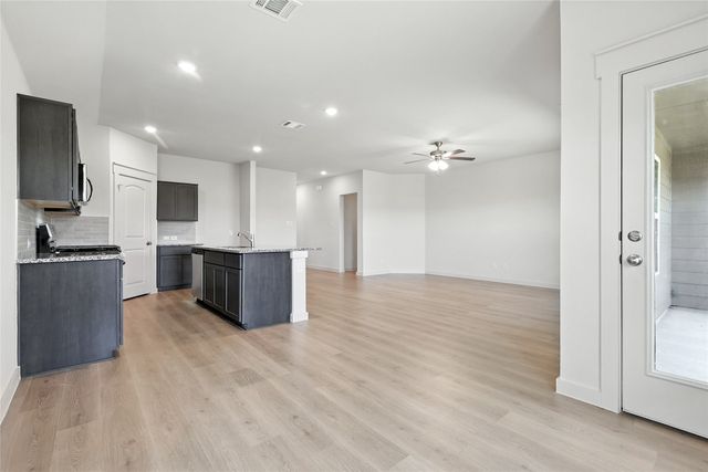 129 John Laurens Drive, Venus, TX 76084