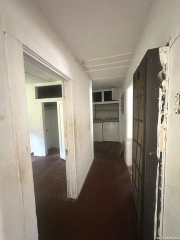 738 W Harding, San Antonio, TX 78221