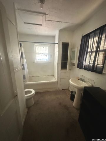 738 W Harding, San Antonio, TX 78221