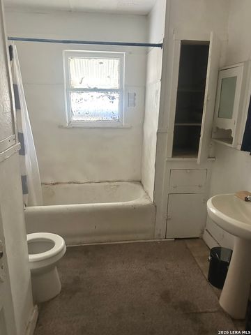 738 W Harding, San Antonio, TX 78221