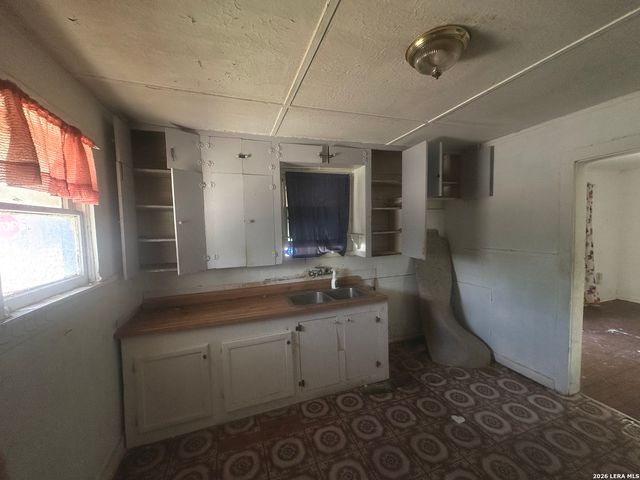 738 W Harding, San Antonio, TX 78221