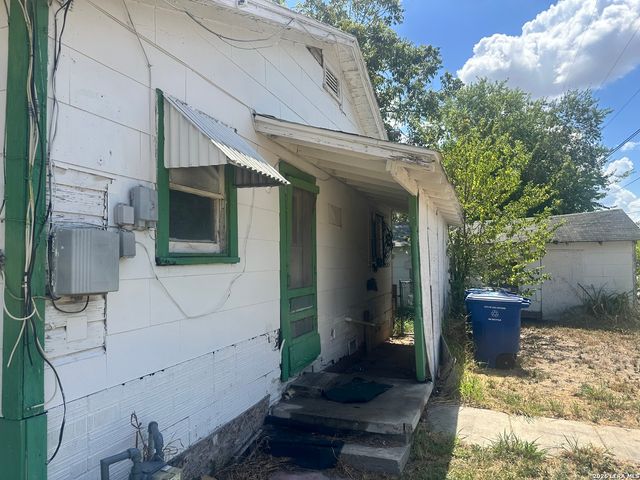 738 W Harding, San Antonio, TX 78221