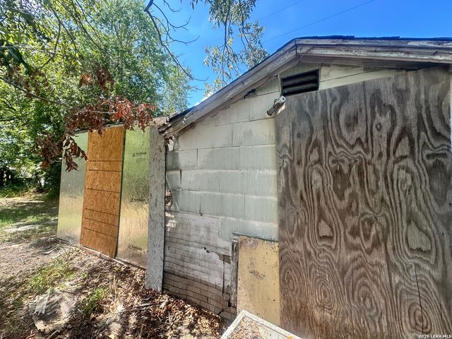 738 W Harding, San Antonio, TX 78221