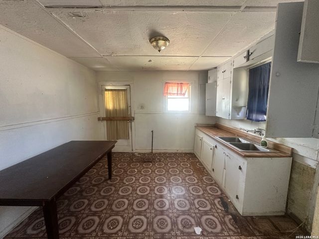 738 W Harding, San Antonio, TX 78221