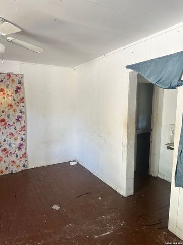 738 W Harding, San Antonio, TX 78221