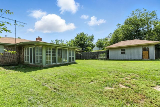 1442 W Water Street, Weatherford, TX 76086