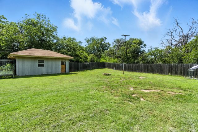 1442 W Water Street, Weatherford, TX 76086