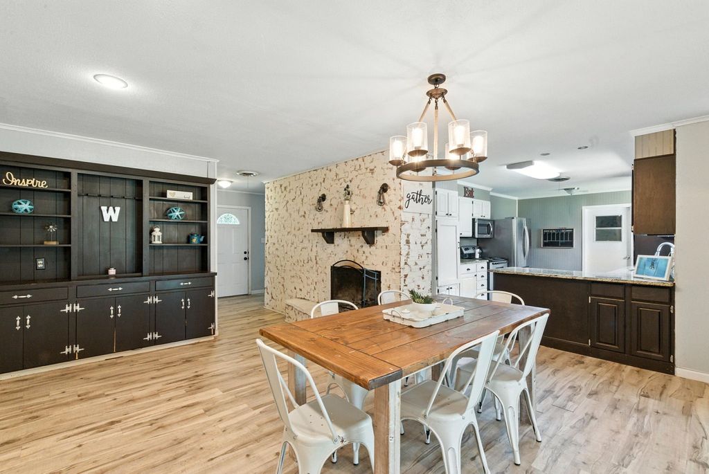 1442 W Water Street, Weatherford, TX 76086