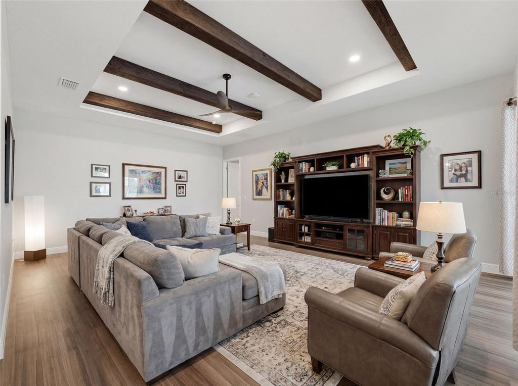 Image 5 of property listing at 4025 SPRING PARK WAY, Brooksville, FL 34604