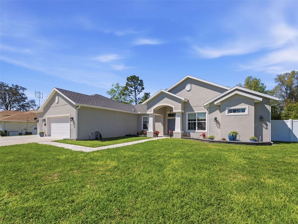 Image 7 of property listing at 4025 SPRING PARK WAY, Brooksville, FL 34604