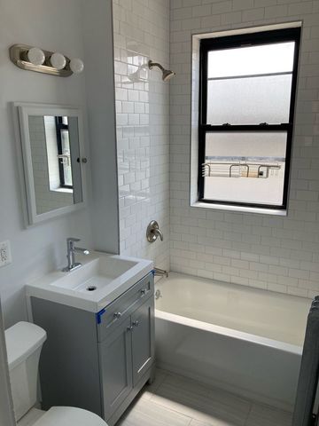 2418 N Sawyer Avenue 2W, Chicago, IL 60647