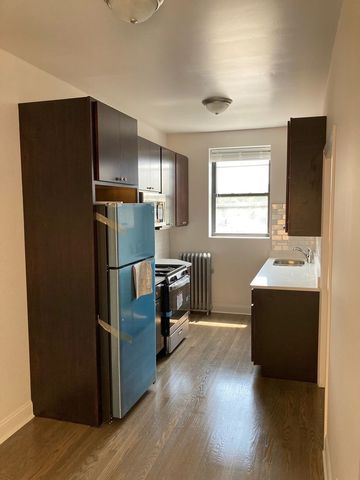 2418 N Sawyer Avenue 2W, Chicago, IL 60647