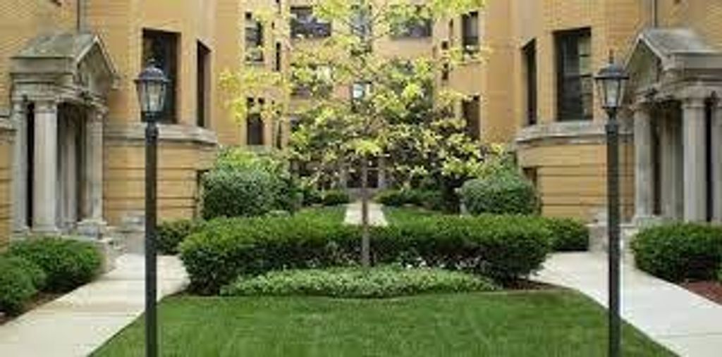 2418 N Sawyer Avenue 2W, Chicago, IL 60647