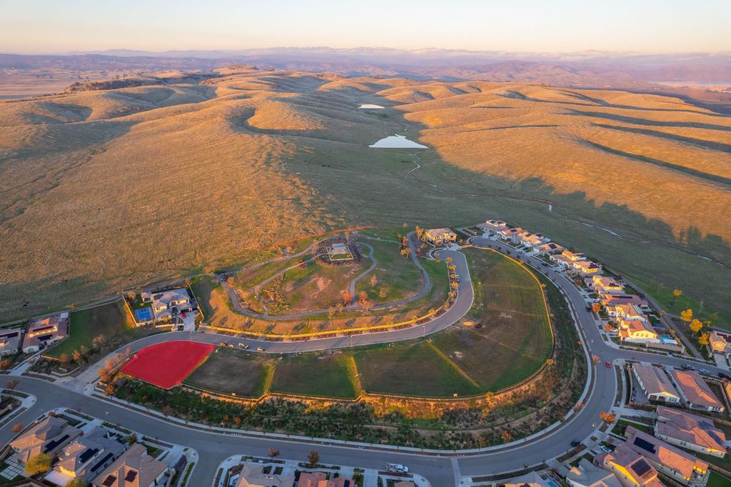 882 Terrace Place, Madera, CA 93636